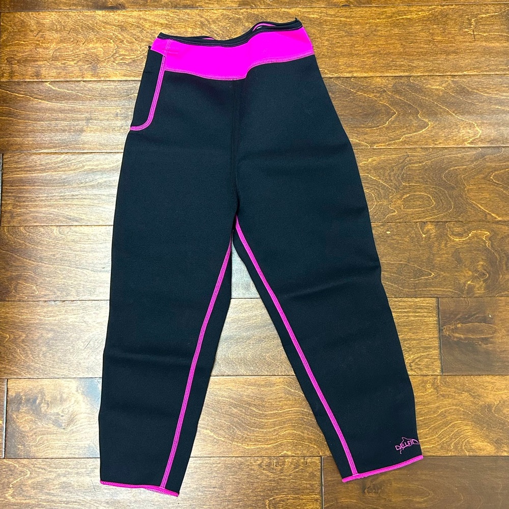 NWOT Delfin Spa Heat Maximizing Exercise & Anti-Cellulite Black & Pink Capri, S